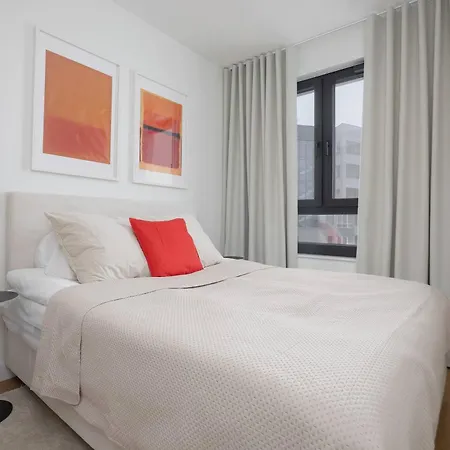 Spacious Three Bedroom In By Renters Prestige