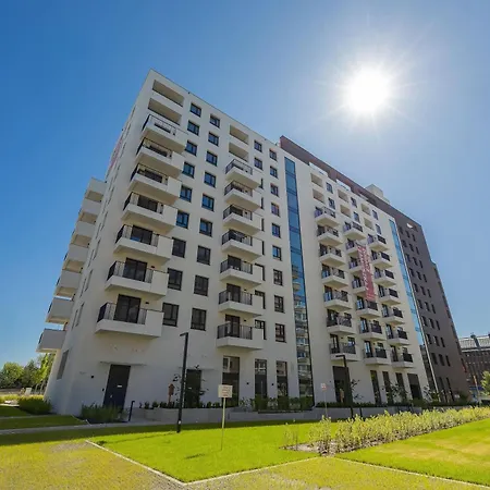 Spacious Three Bedroom In By Renters Prestige Lejlighed Warszawa