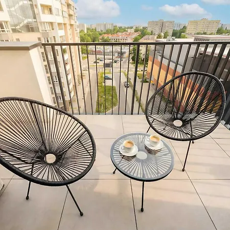 Spacious Three Bedroom In By Renters Prestige *
