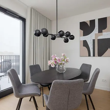 Lejlighed Spacious Three Bedroom In By Renters Prestige *
