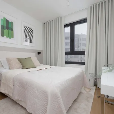 Spacious Three Bedroom In By Renters Prestige Lejlighed *