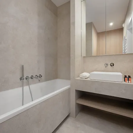 Spacious Three Bedroom In By Renters Prestige *