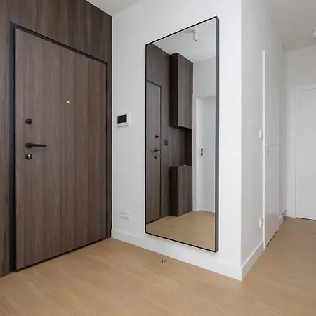 Spacious Three Bedroom In By Renters Prestige